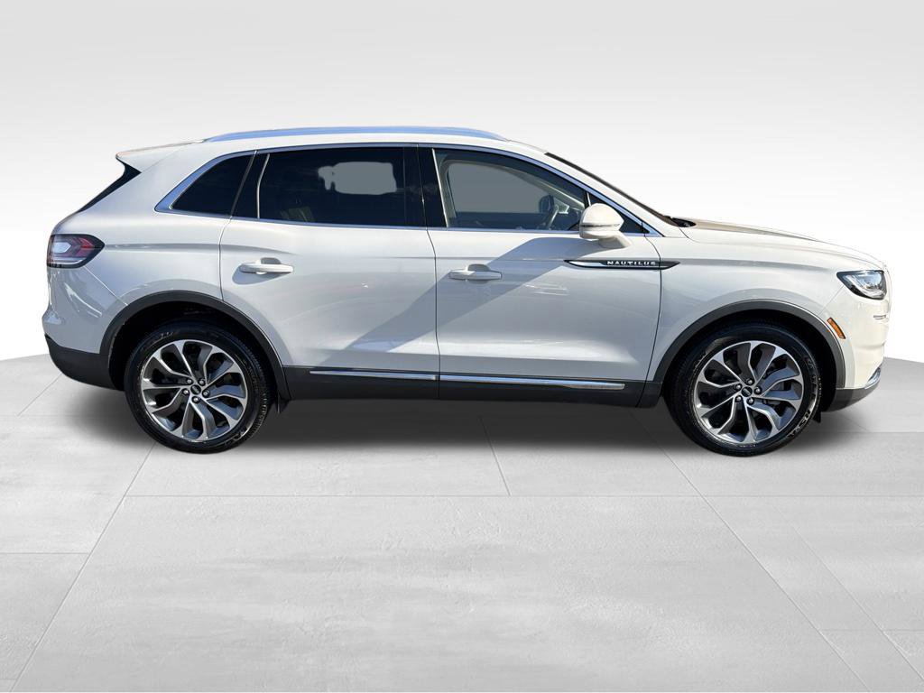 Used 2023 Lincoln Nautilus Reserve AWD/4WD image 9