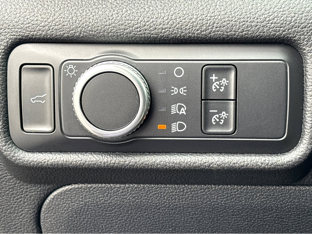 Used 2020 Ford Explorer XLT w/ Comfort Package image 12