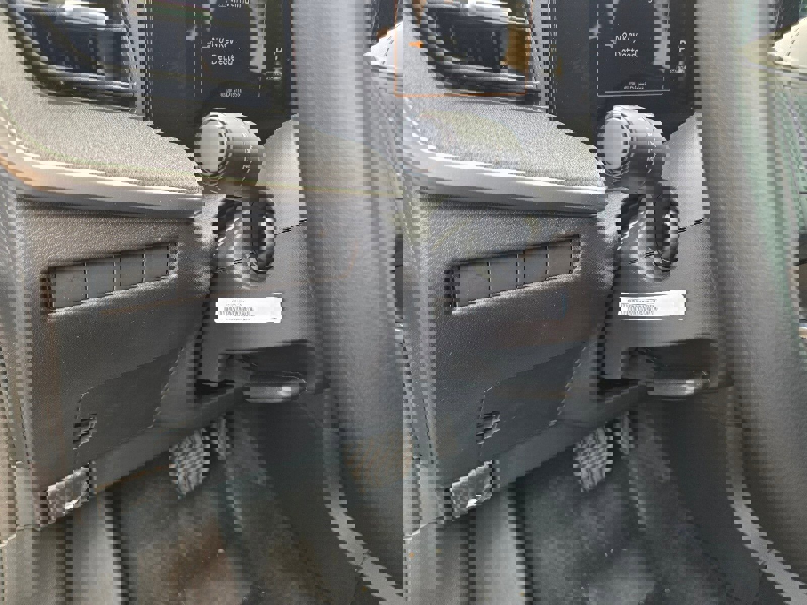 New 2025 Nissan Kicks SV w/ SV Premium Package image 24