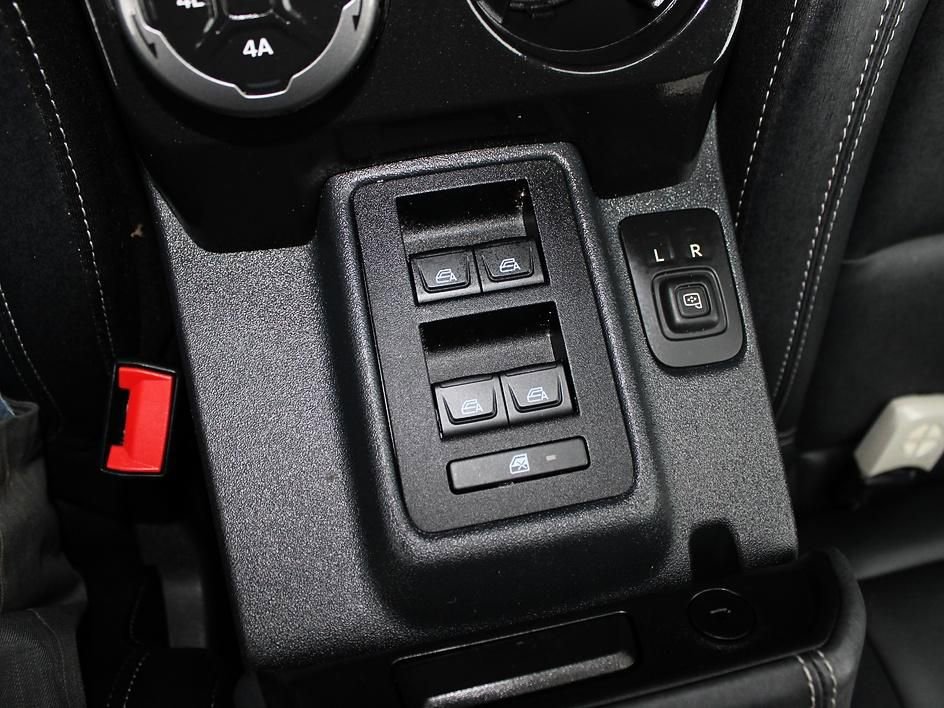 Used 2025 Ford Bronco Badlands image 44