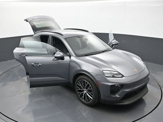 Used 2025 Porsche Macan Electric RWD image 33