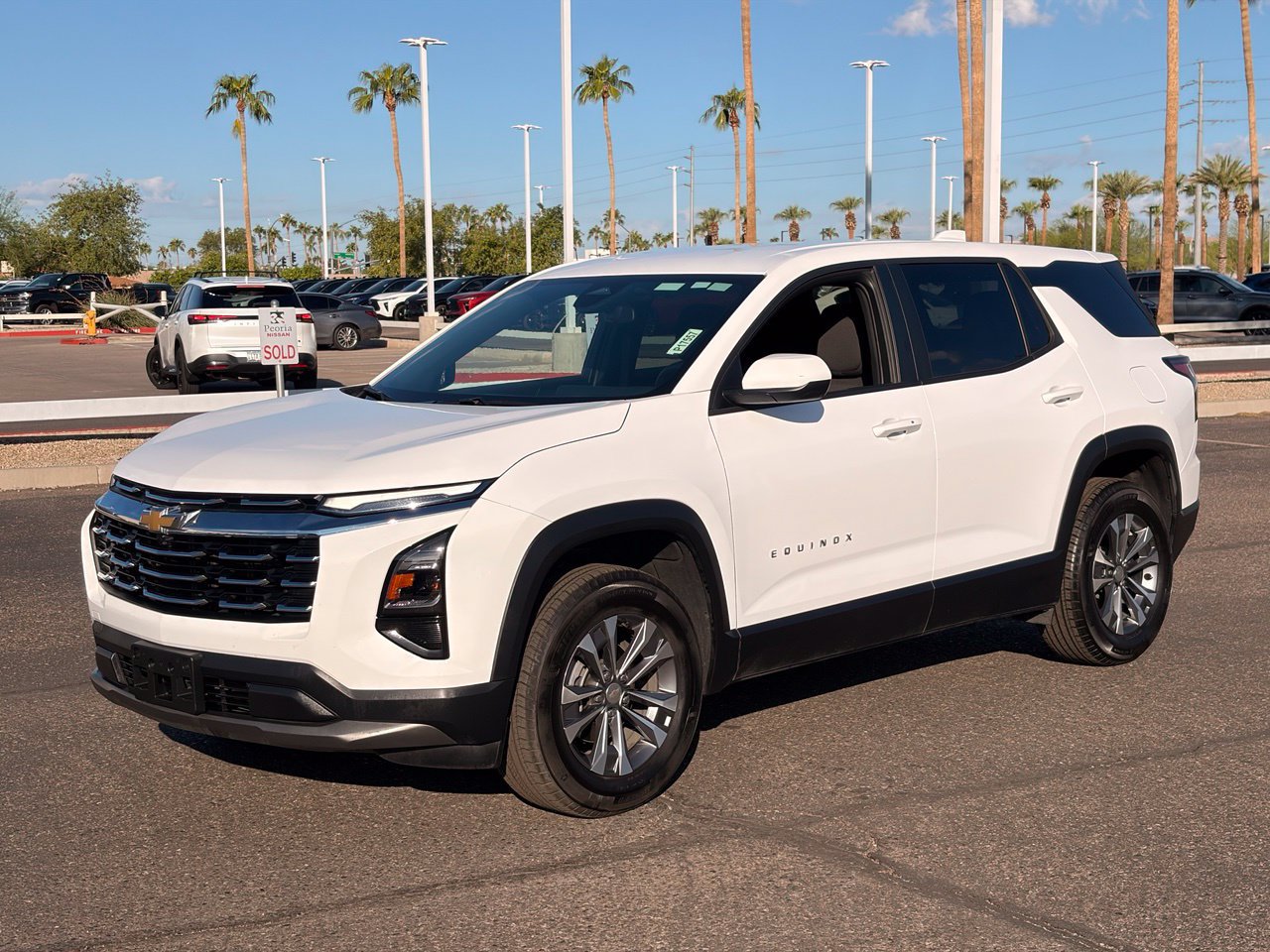 Used 2026 Chevrolet Equinox LT AWD/4WD image 2
