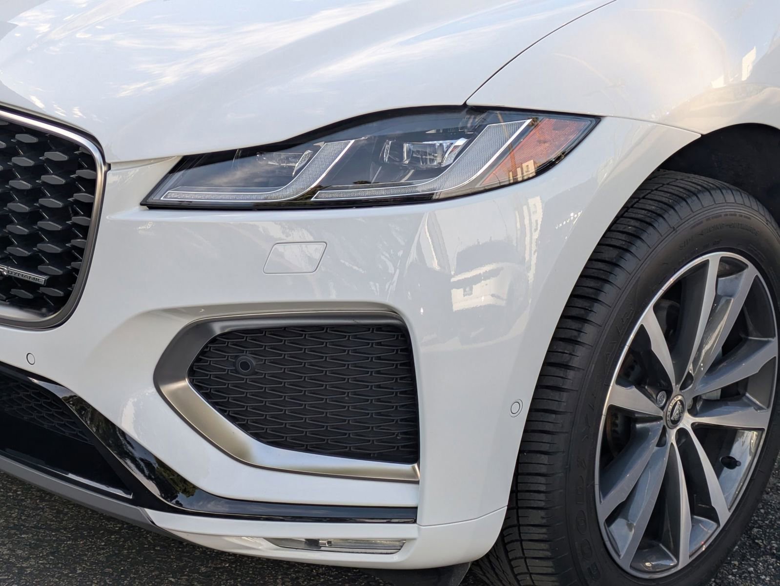 Used 2024 Jaguar F-PACE R-Dynamic S image 9