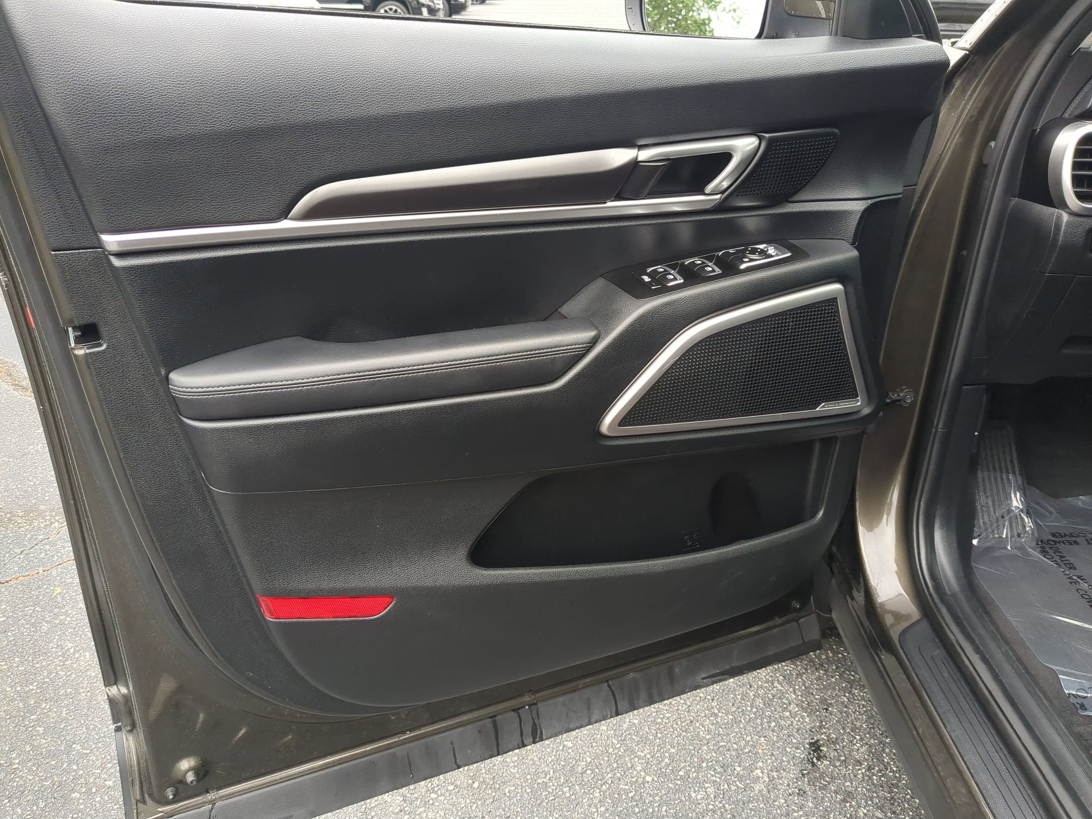 Used 2025 Kia Telluride S FWD image 14