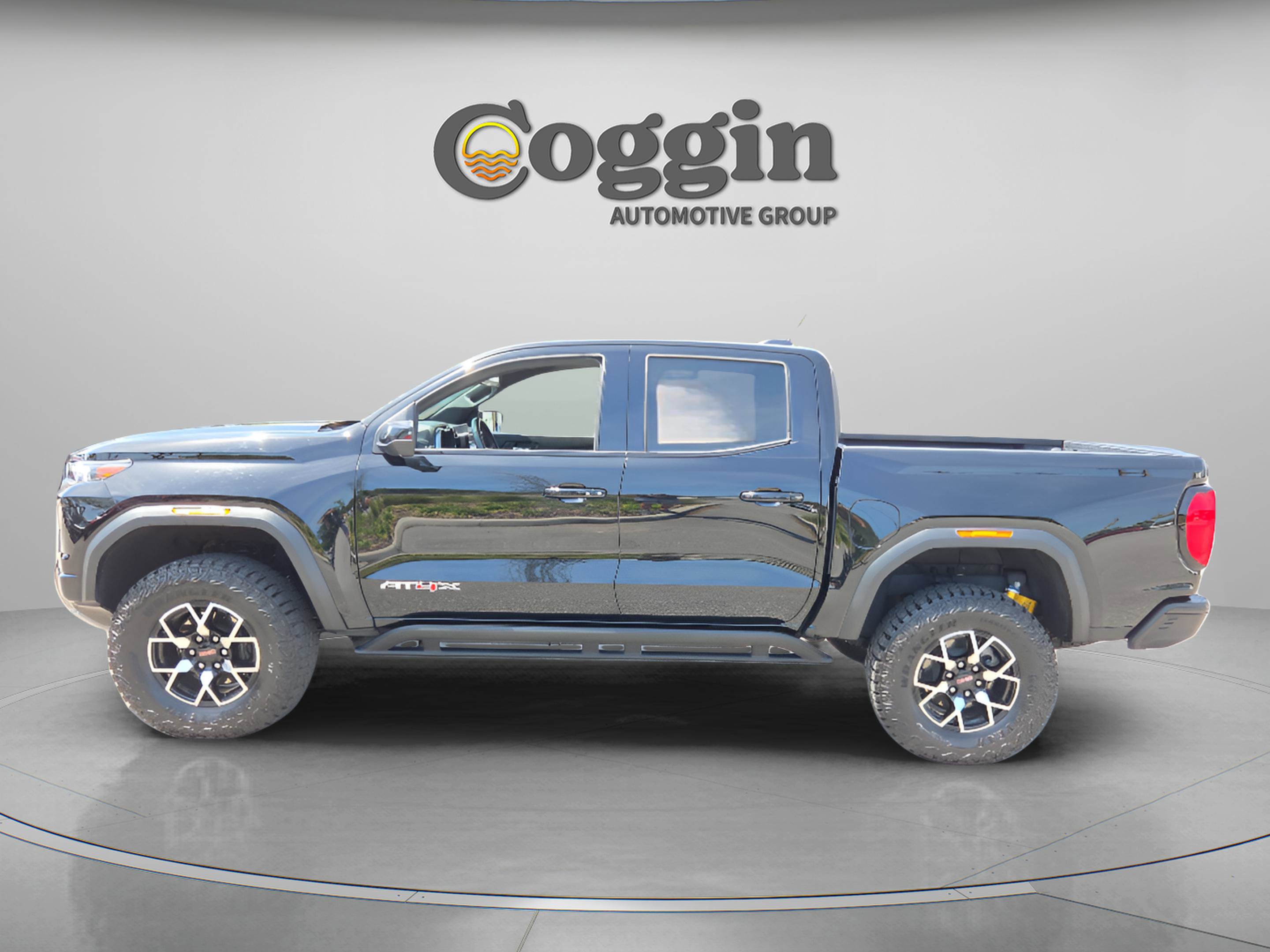 Used 2024 GMC Canyon AT4X AWD/4WD image 2