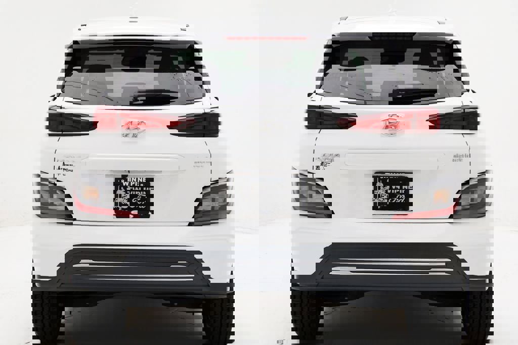 Used 2023 Hyundai Kona SE w/ Cargo Package image 8