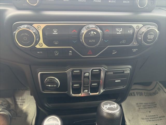 Used 2019 Jeep Wrangler Unlimited Sahara AWD/4WD image 23