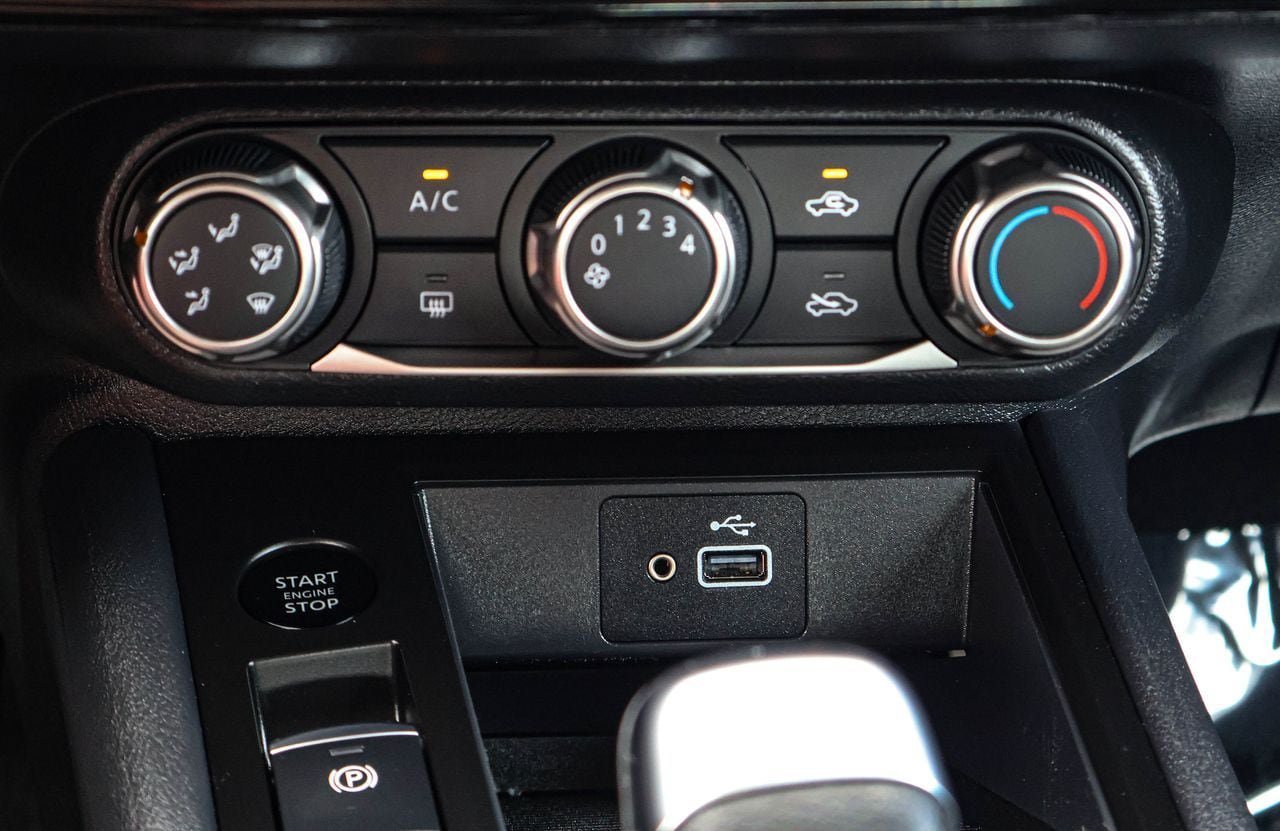 Used 2025 Nissan Kicks S FWD image 17