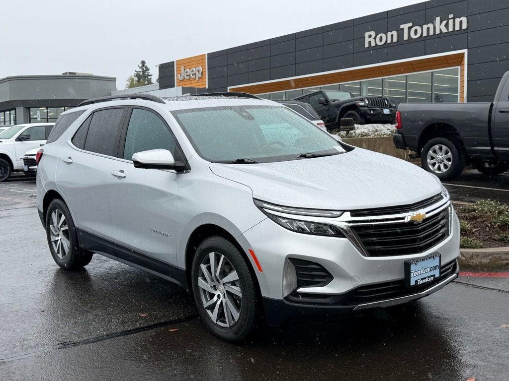 Used 2022 Chevrolet Equinox LT image 2