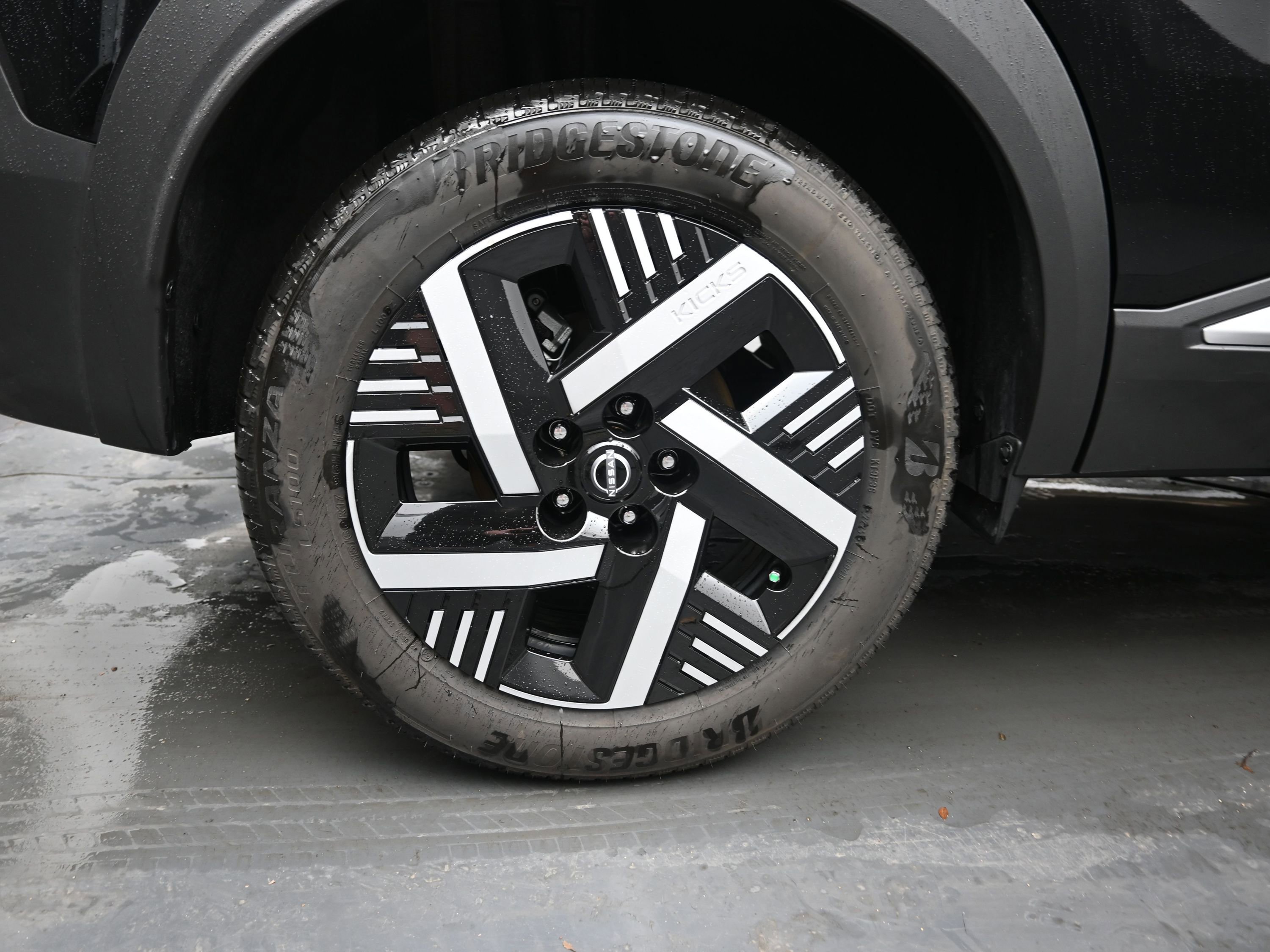 Certified 2025 Nissan Kicks SV image 9