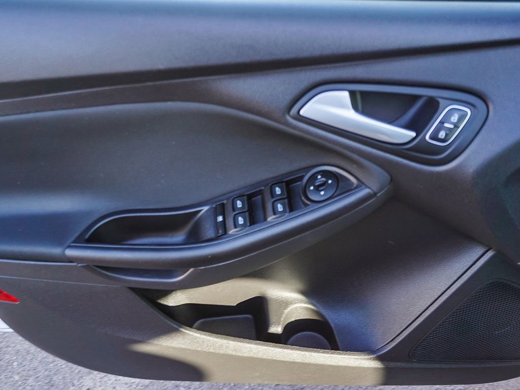 Used 2015 Ford Focus SE image 18