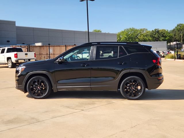 Used 2022 GMC Terrain SLE w/ Driver Convenience Package FWD image 4