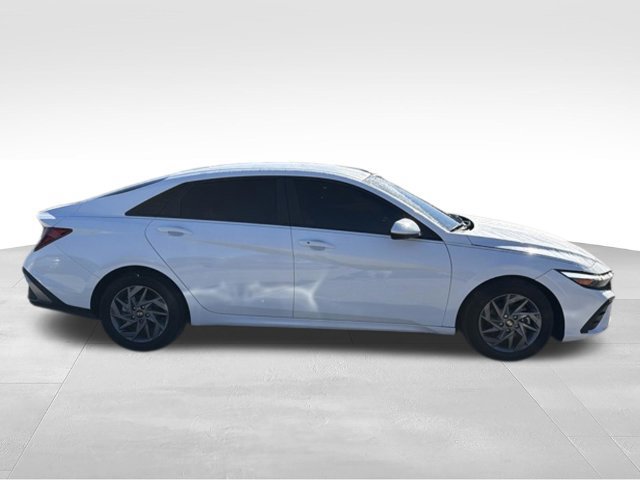 Used 2024 Hyundai Elantra SEL FWD image 6