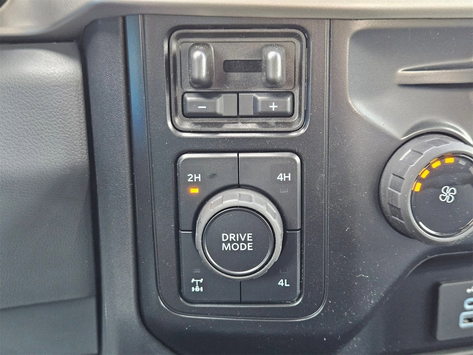 New 2026 Ford F250 XLT w/ FX4 Off-Road Package image 16