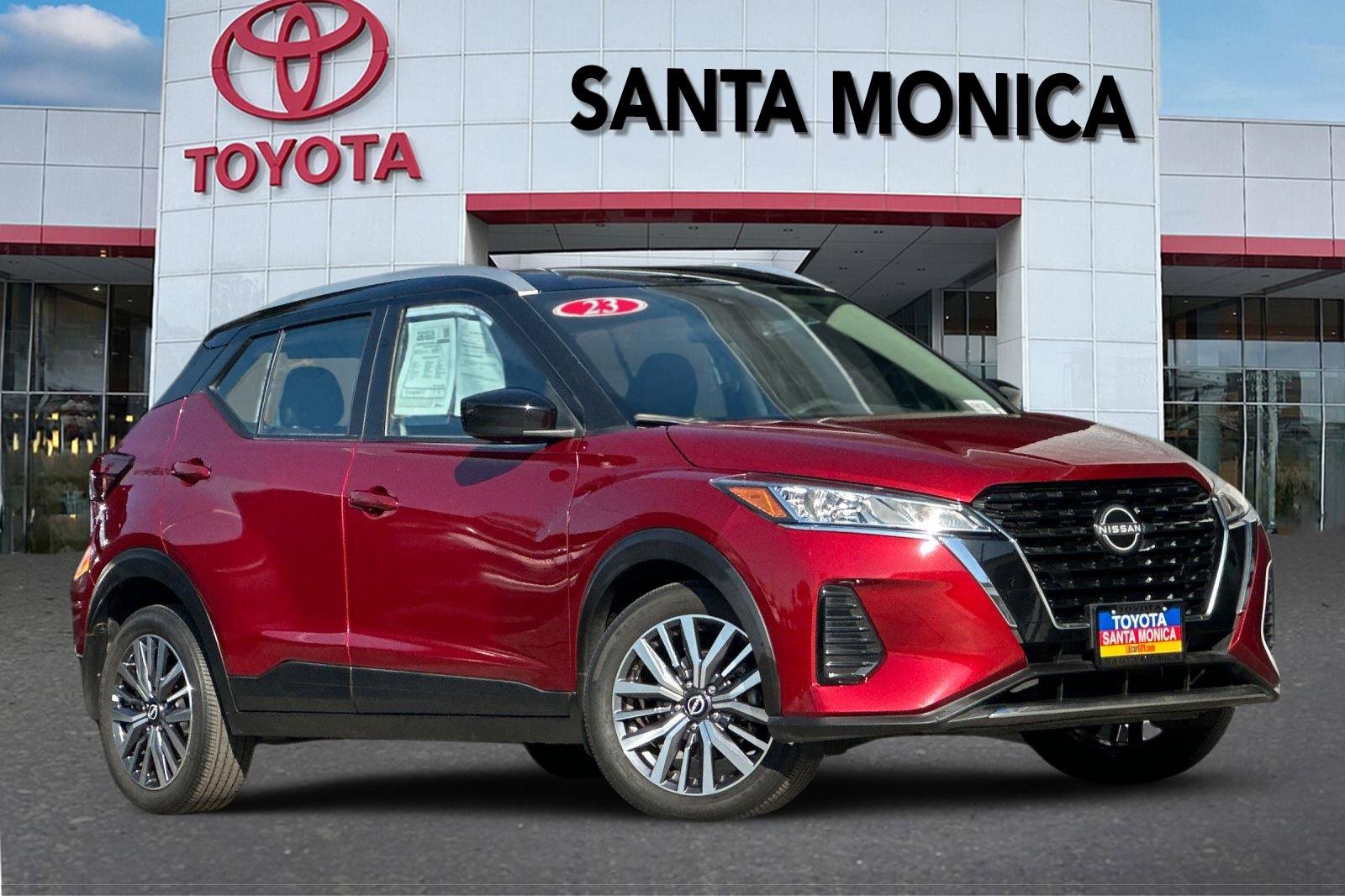 Used 2023 Nissan Kicks SV image 2