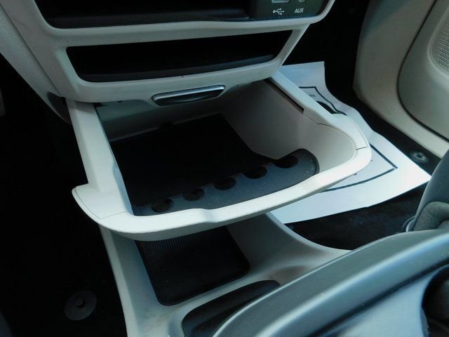 Used 2020 Chrysler Voyager Lxi image 11