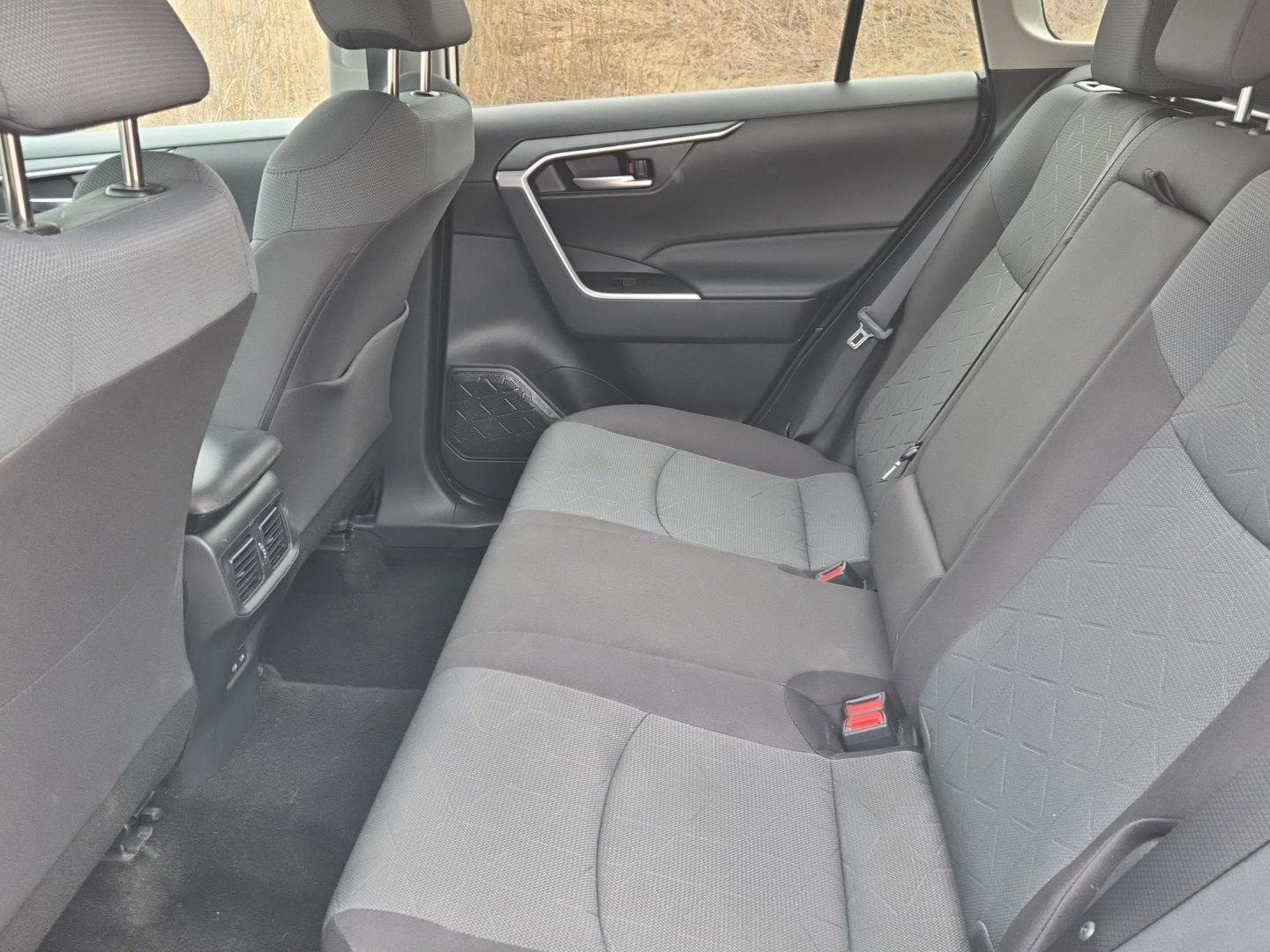 Used 2025 Toyota RAV4 XLE image 4