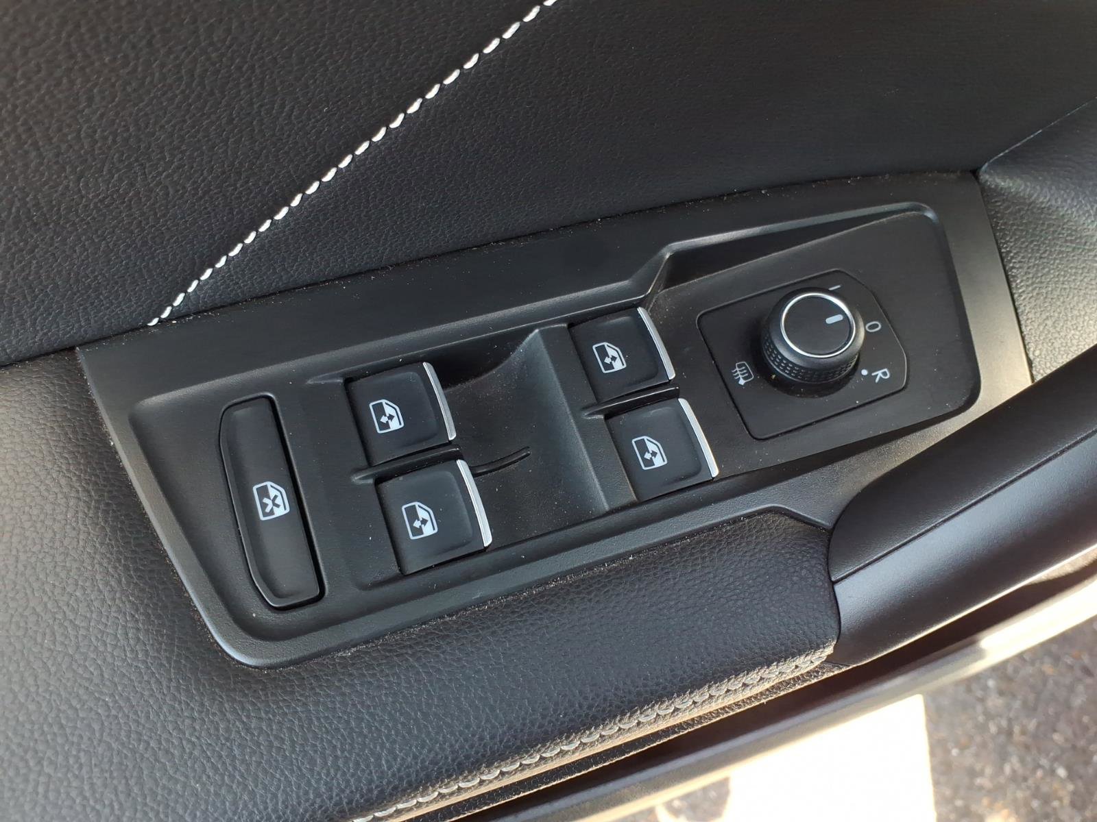 Certified 2023 Volkswagen Tiguan SE R-Line FWD image 19