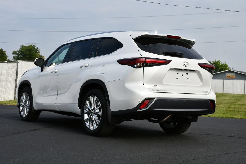 Used 2024 Toyota Highlander Limited FWD image 5