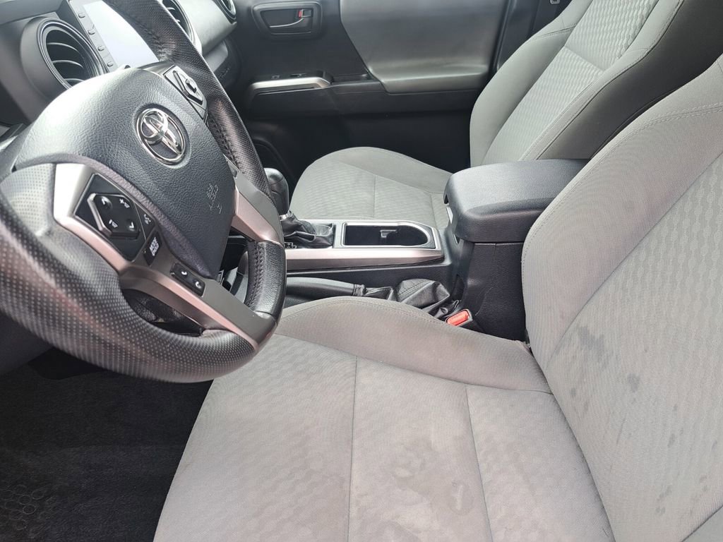 Used 2020 Toyota Tacoma SR5 AWD/4WD image 17