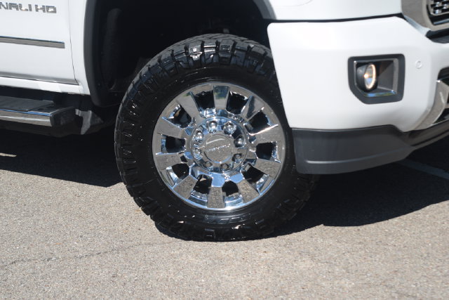 Used 2019 GMC Sierra 2500 Denali w/ Duramax Plus Package AWD/4WD image 29