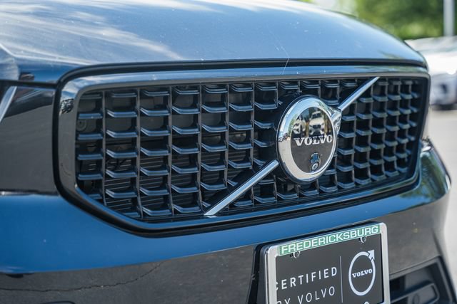 Certified 2025 Volvo XC40 B5 Plus AWD/4WD image 13