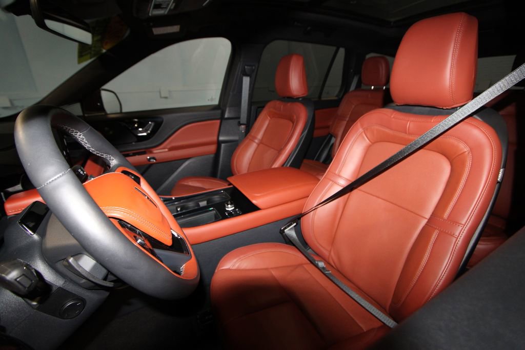 Used 2025 Lincoln Aviator Reserve w/ Jet Appearance Package image 4