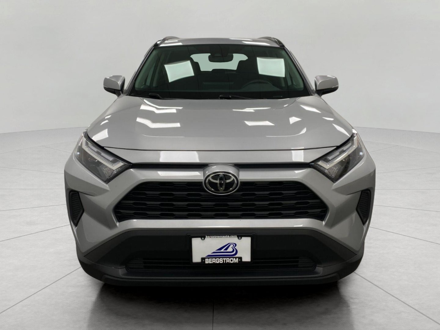 Used 2025 Toyota RAV4 XLE AWD/4WD image 10