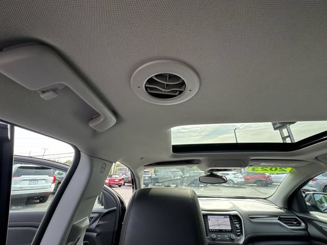 Used 2023 GMC Acadia AT4 w/ Technology Package AWD/4WD image 22