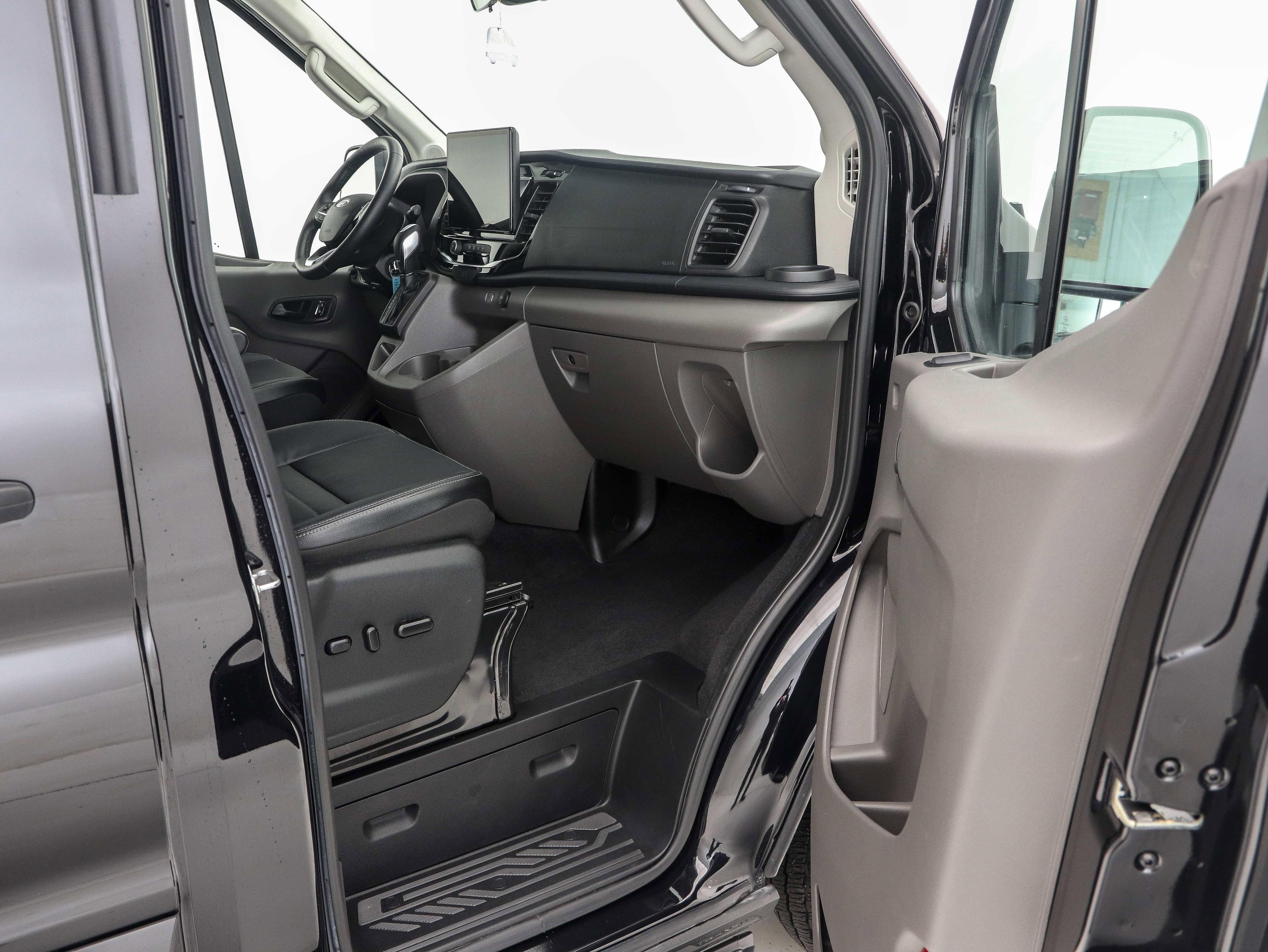 Used 2023 Ford Transit 350 XLT image 15