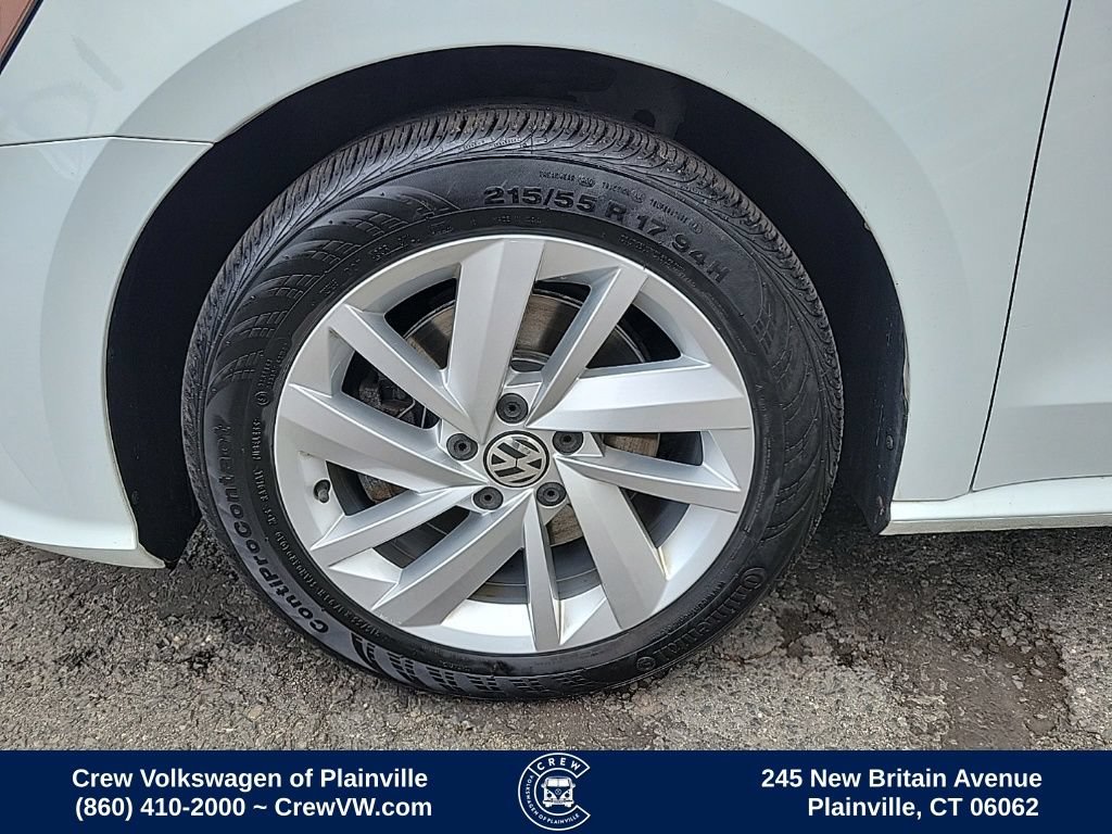 Used 2018 Volkswagen Passat 2.0T SE FWD image 18