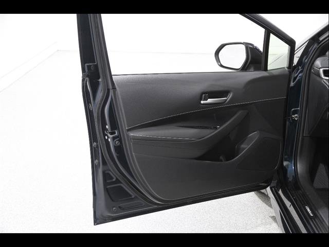 Used 2021 Toyota Corolla SE w/ SE Preferred Package FWD image 4