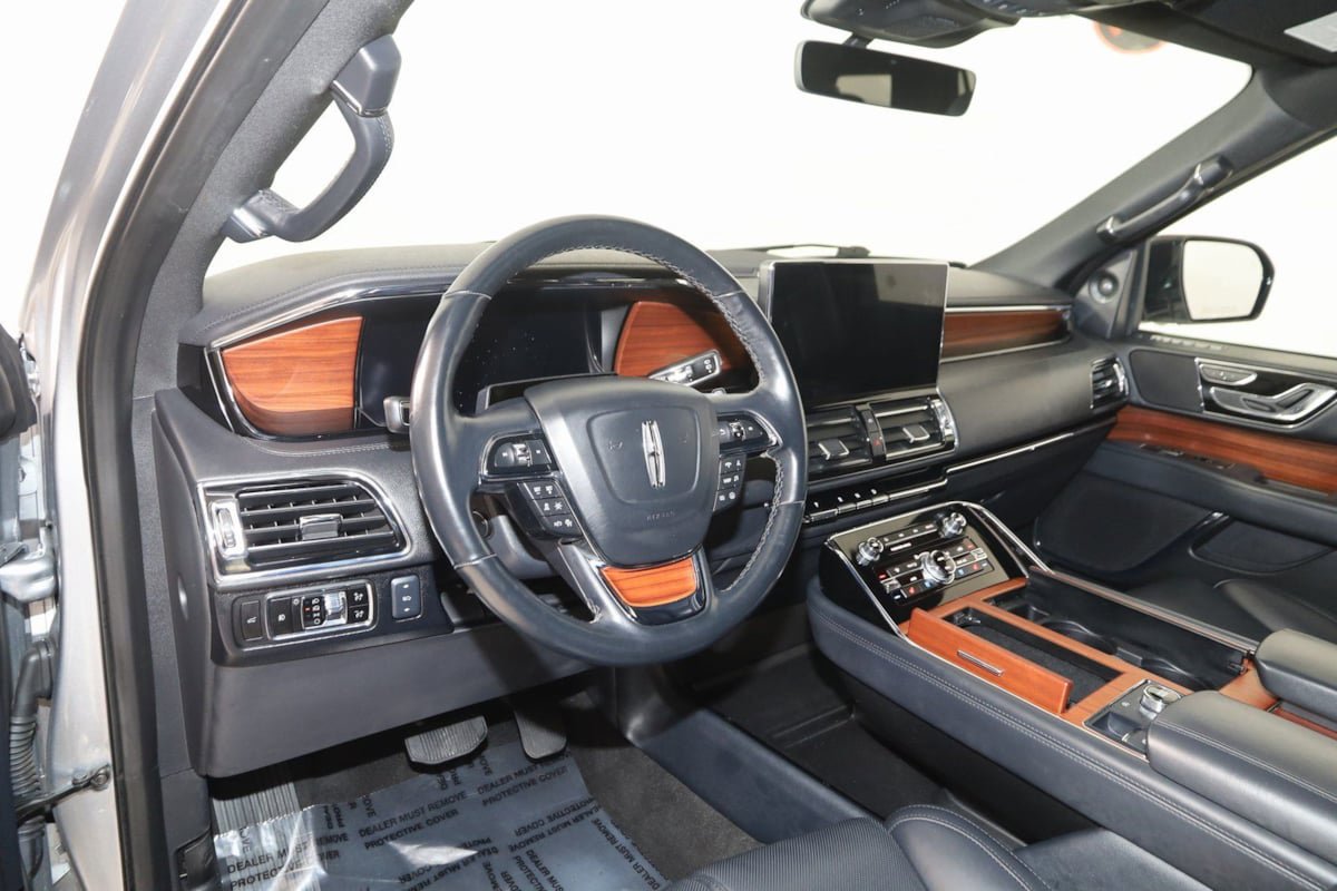 Used 2024 Lincoln Navigator L 4WD image 27