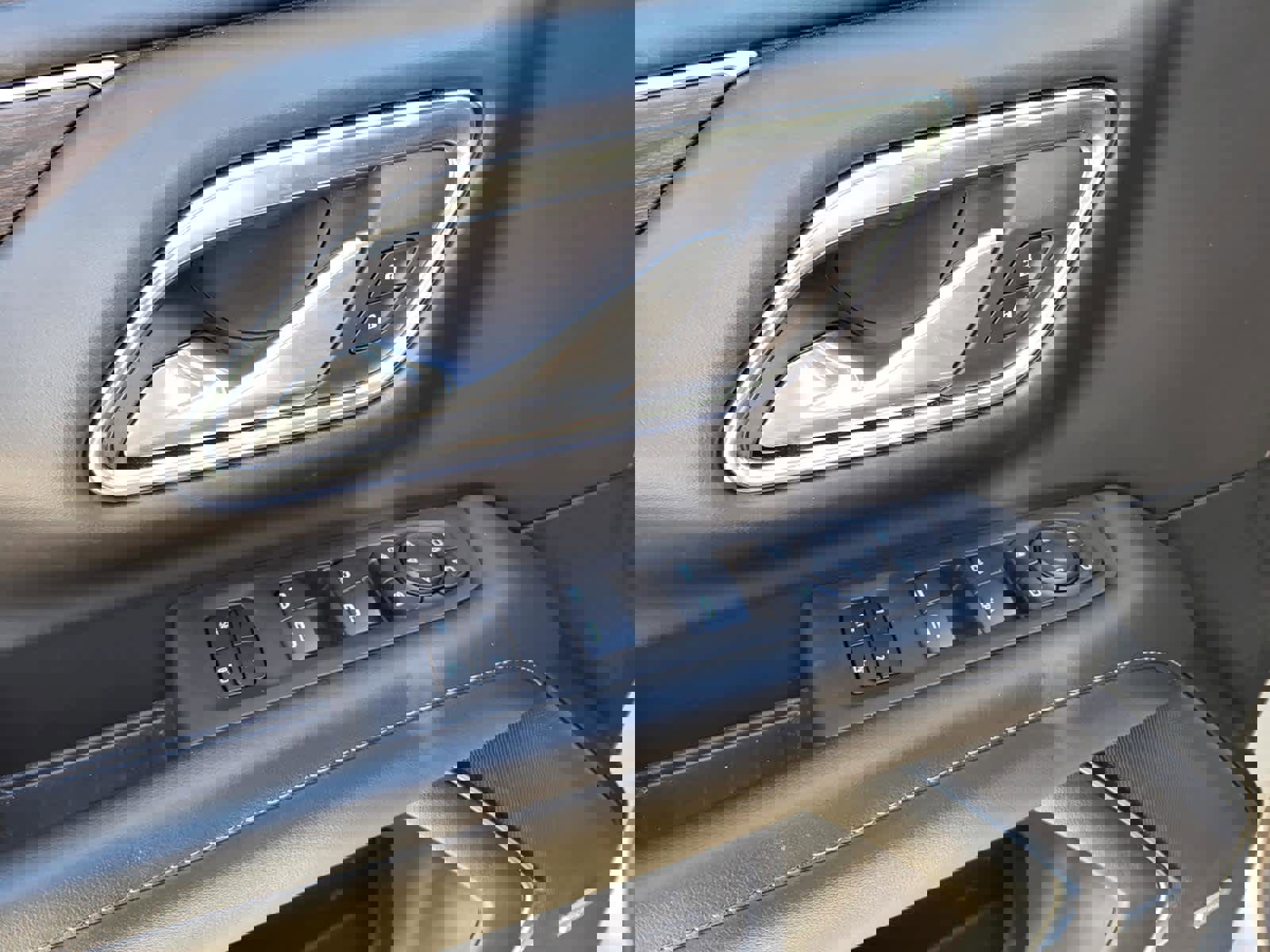 Used 2024 Chevrolet Tahoe Z71 w/ Z71 Off-Road Package image 17