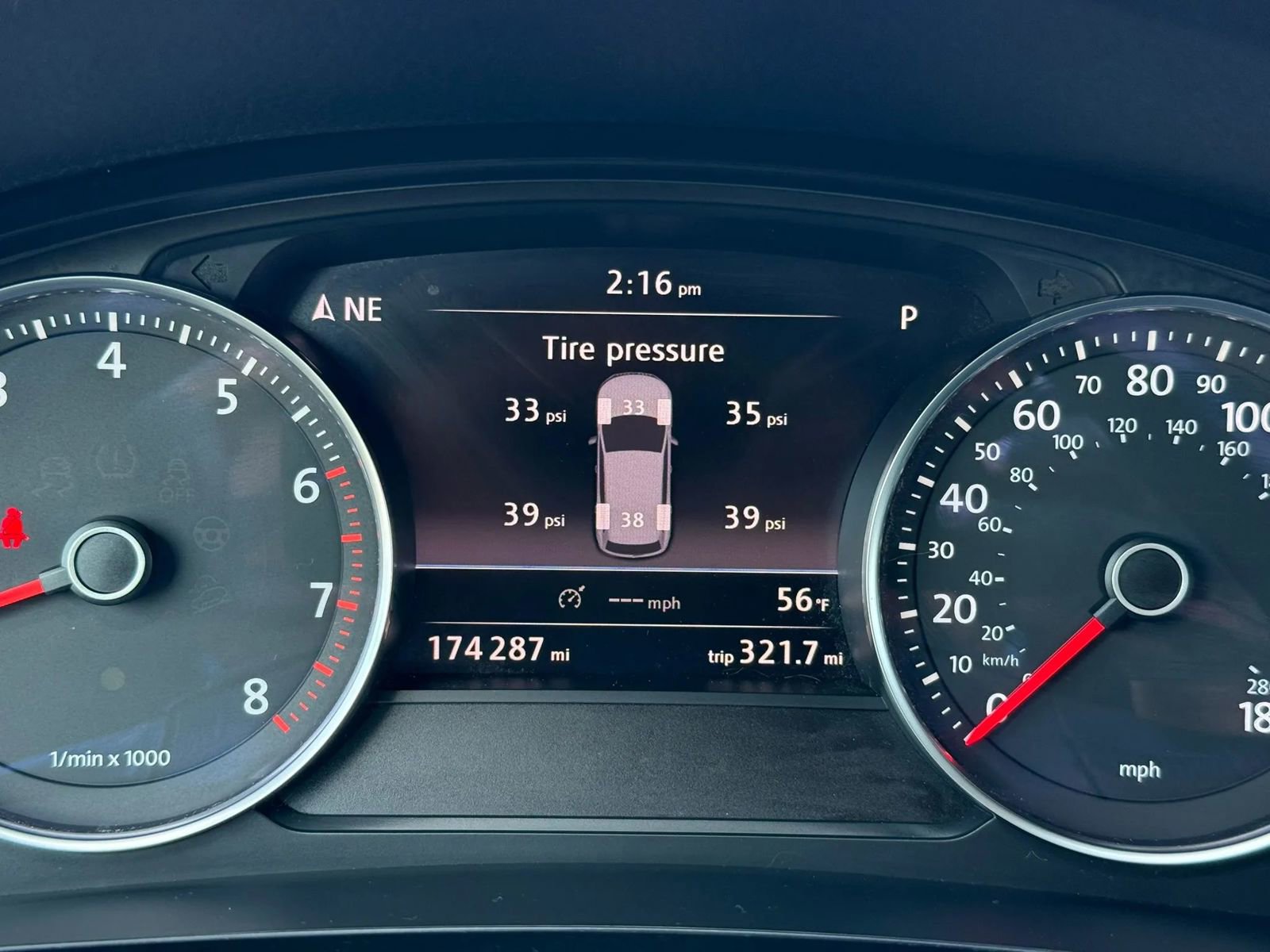 Used 2012 Volkswagen Touareg Sport image 29