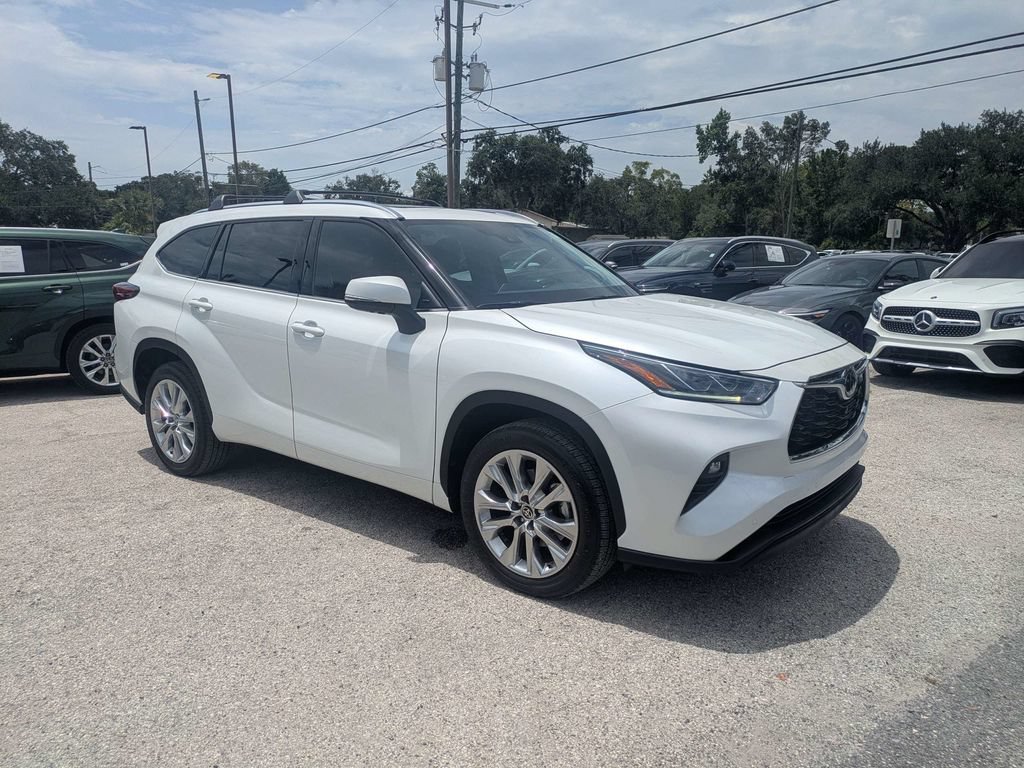 Used 2022 Toyota Highlander Limited