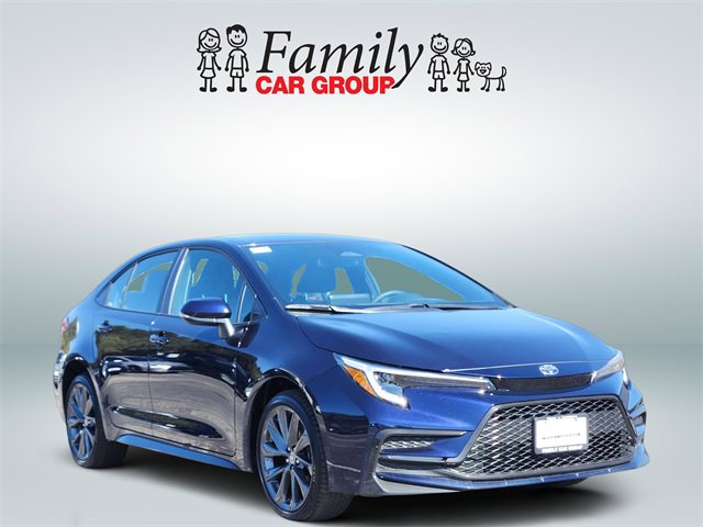 Used 2025 Toyota Corolla SE image 2