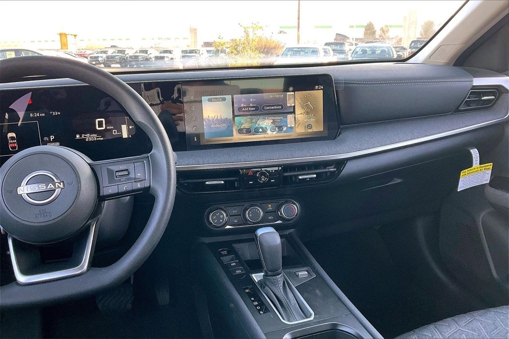 Used 2025 Nissan Kicks SV image 6