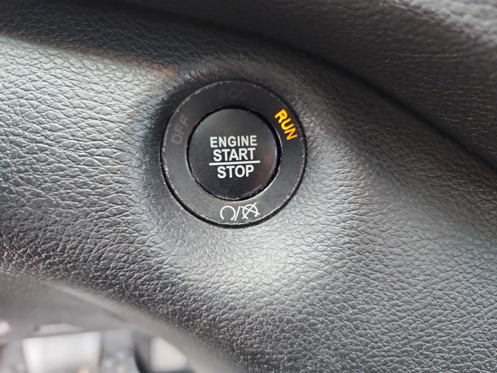 Used 2020 Jeep Cherokee Trailhawk w/ Cold Weather Group image 30