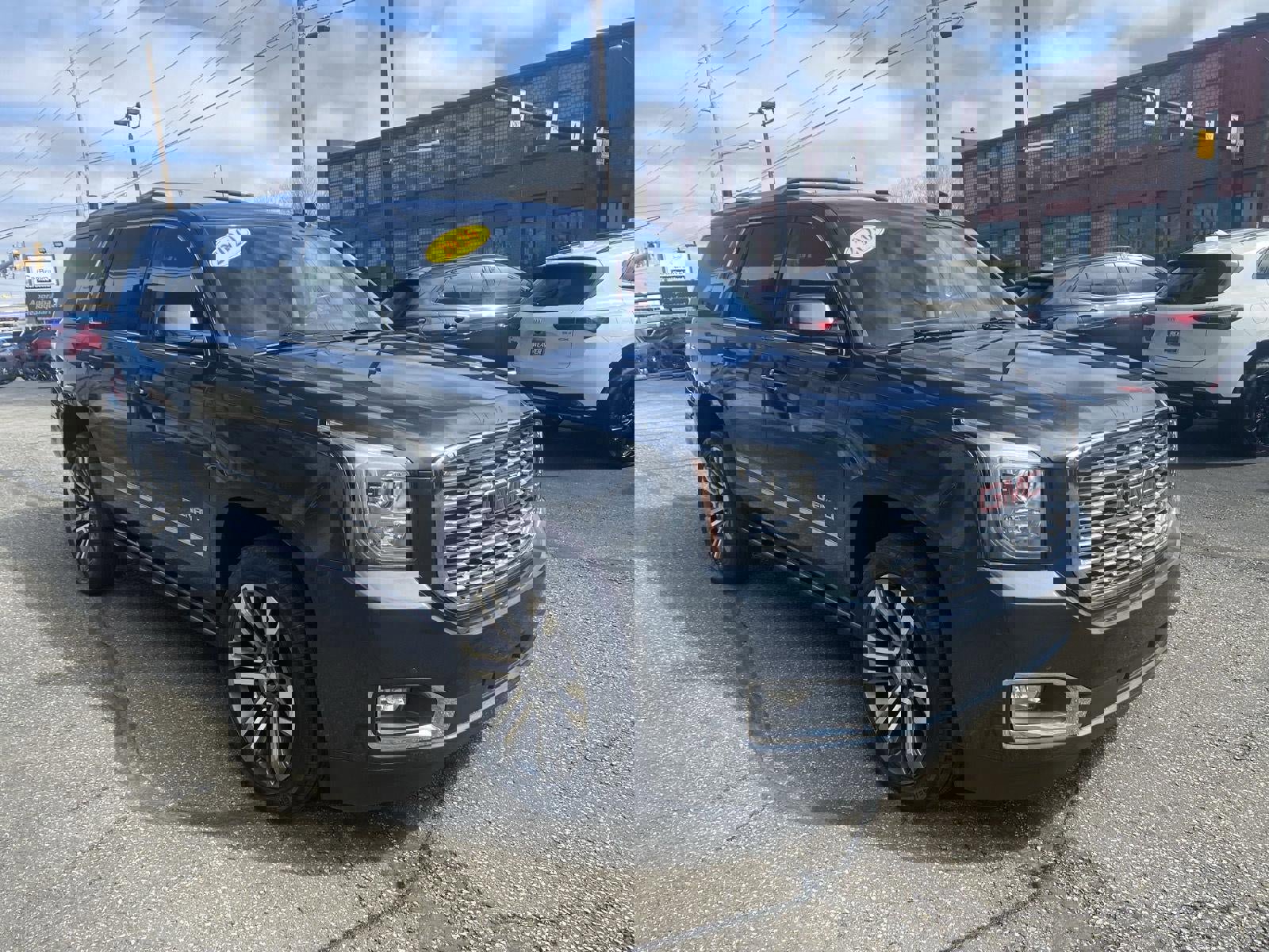 Used 2020 GMC Yukon Denali w/ Denali Premium Package image 11