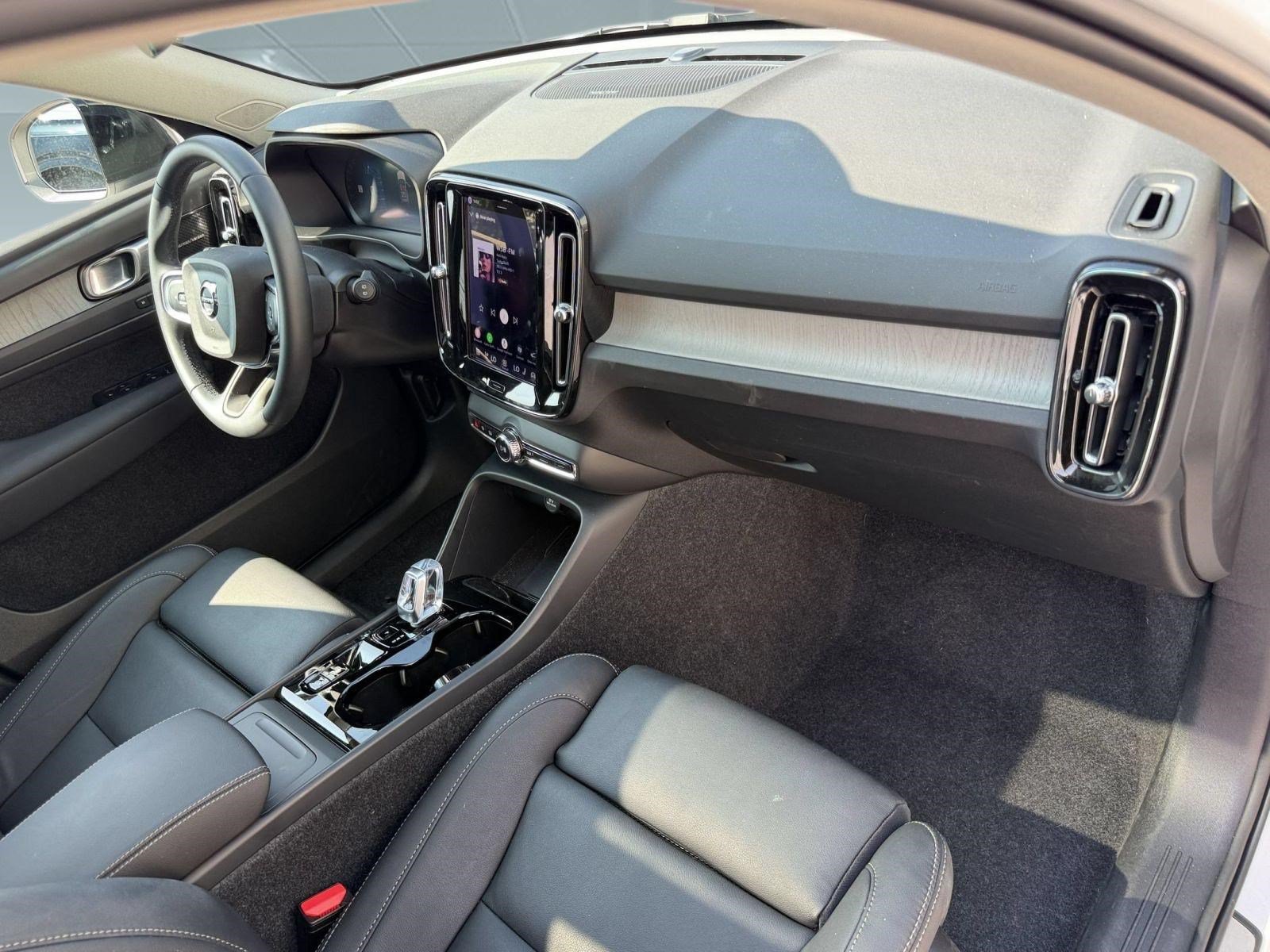 Certified 2026 Volvo XC40 B5 Plus w/ Climate Package AWD/4WD image 31