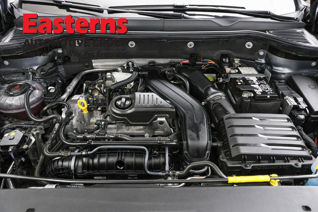 Used 2025 Volkswagen Taos SE AWD/4WD image 8
