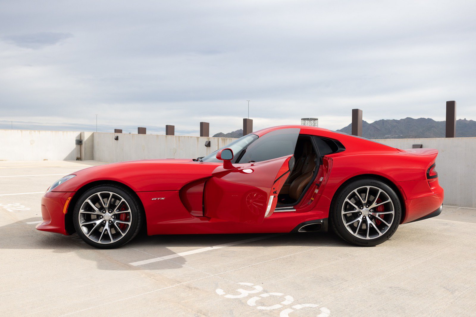 Used 2013 SRT Viper GTS w/ GTS Laguna Interior Pkg RWD image 10
