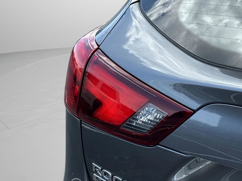 Certified 2019 Nissan Rogue Sport SV FWD image 18