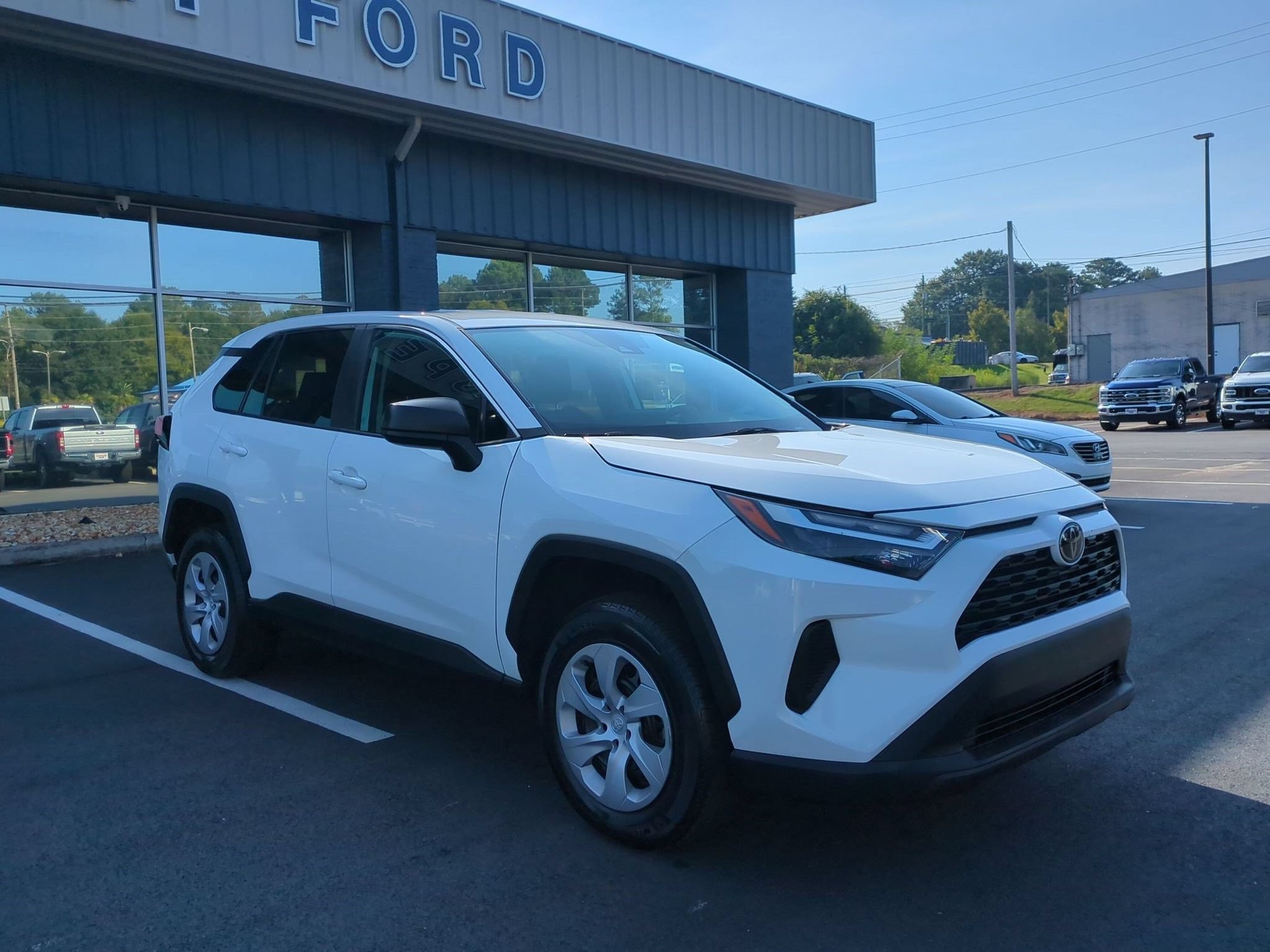 Used 2024 Toyota RAV4 LE FWD image 3
