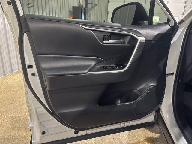 Used 2023 Toyota RAV4 SE image 14