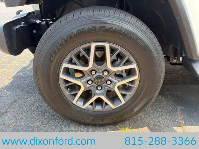 Used 2025 Jeep Wrangler Unlimited Sahara AWD/4WD image 11