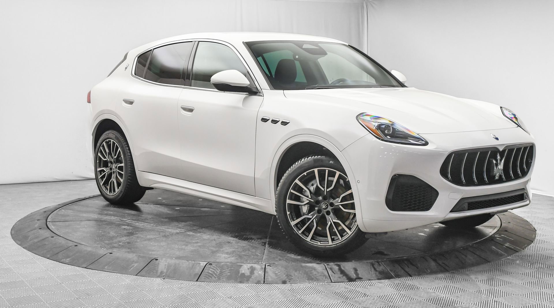 New 2025 Maserati Grecale GT