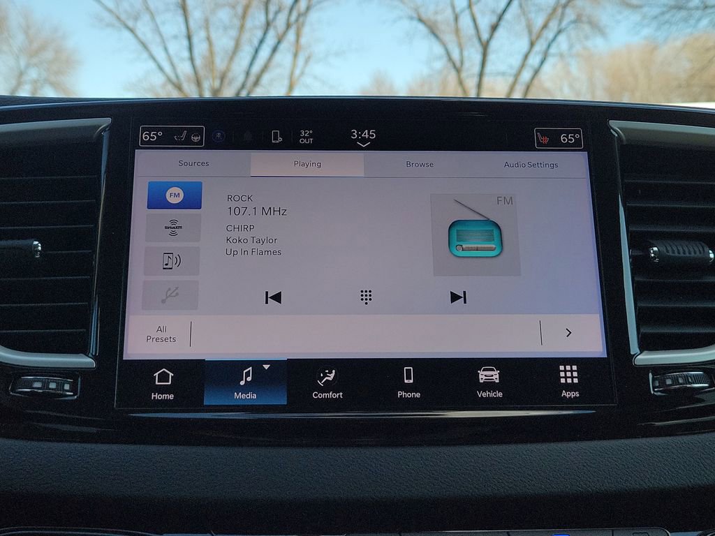 Certified 2024 Chrysler Pacifica Touring-L image 33