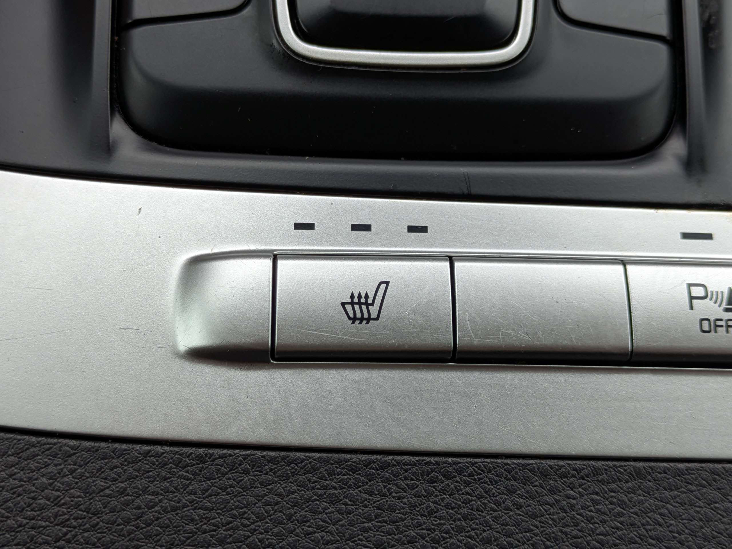 Certified 2022 Kia Carnival LX FWD image 31